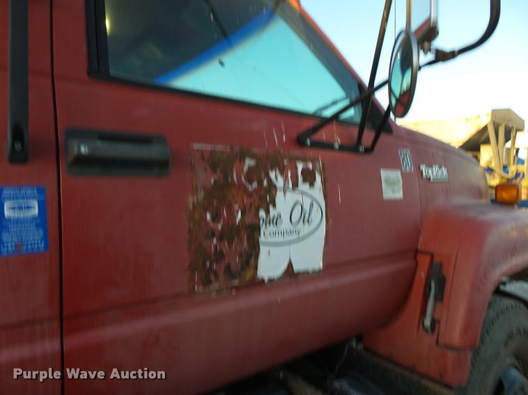 image for item K1108 1994 GMC TopKick C7000 wrecker truck