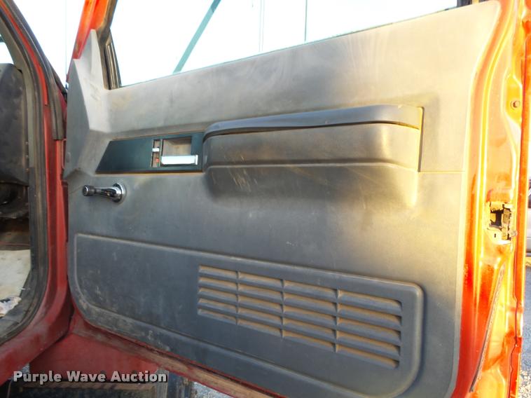 image for item K1108 1994 GMC TopKick C7000 wrecker truck