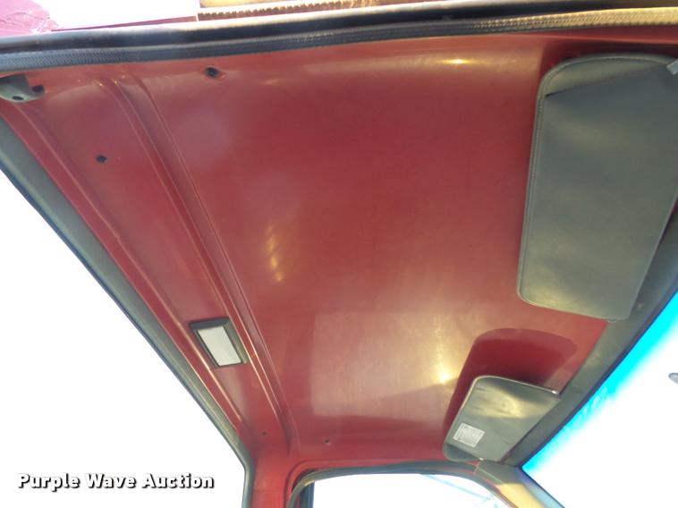 image for item K1108 1994 GMC TopKick C7000 wrecker truck