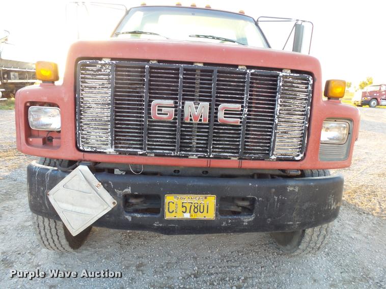 image for item K1108 1994 GMC TopKick C7000 wrecker truck