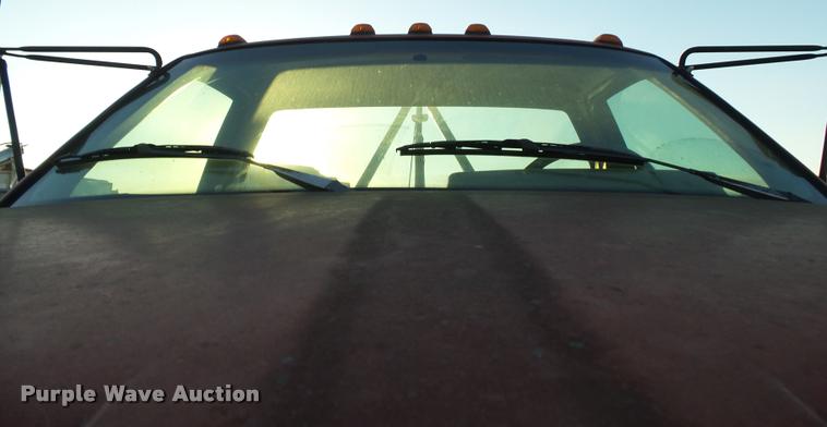 image for item K1108 1994 GMC TopKick C7000 wrecker truck