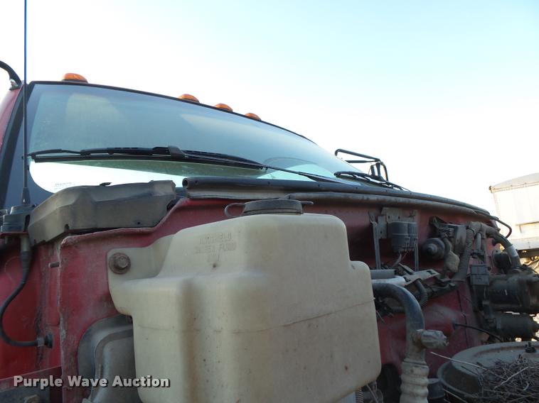 image for item K1108 1994 GMC TopKick C7000 wrecker truck