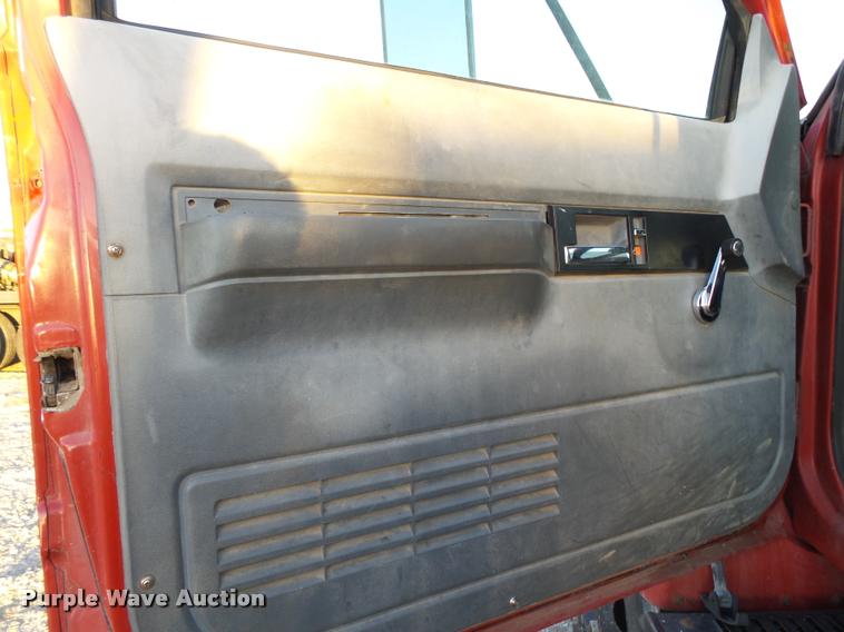 image for item K1108 1994 GMC TopKick C7000 wrecker truck