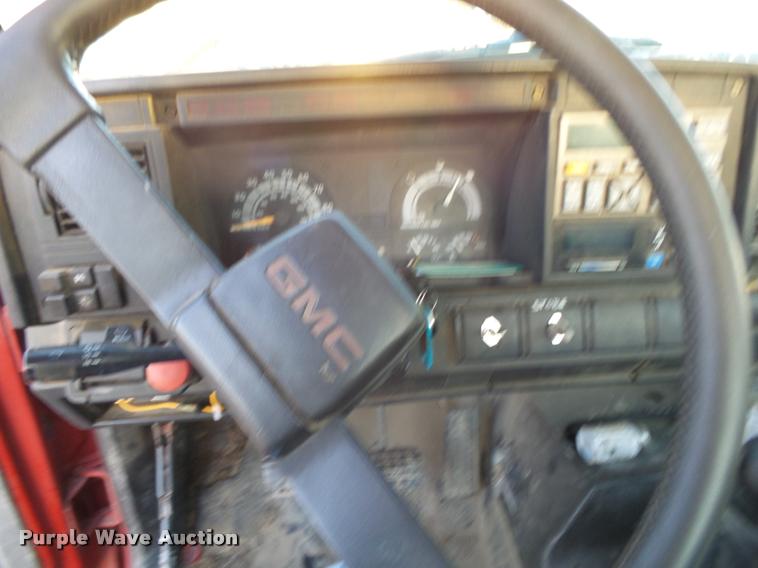 image for item K1108 1994 GMC TopKick C7000 wrecker truck
