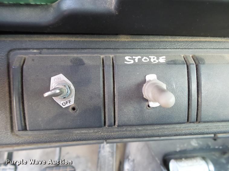 image for item K1108 1994 GMC TopKick C7000 wrecker truck