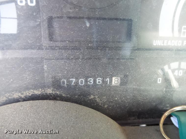 image for item K1108 1994 GMC TopKick C7000 wrecker truck