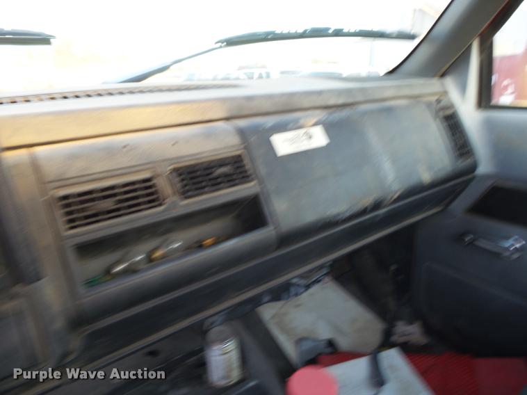 image for item K1108 1994 GMC TopKick C7000 wrecker truck