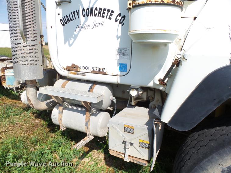 image for item K1482 2000 Mack RD688S truck cab and chassis