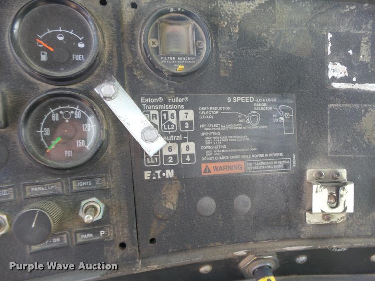 image for item K1482 2000 Mack RD688S truck cab and chassis