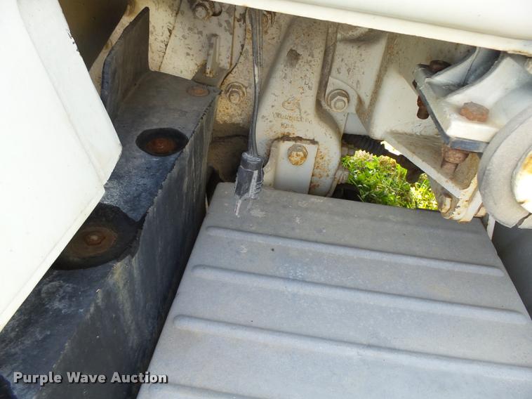 image for item K1482 2000 Mack RD688S truck cab and chassis