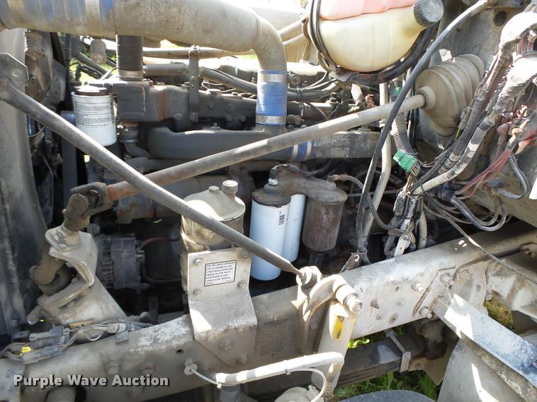 image for item K1482 2000 Mack RD688S truck cab and chassis