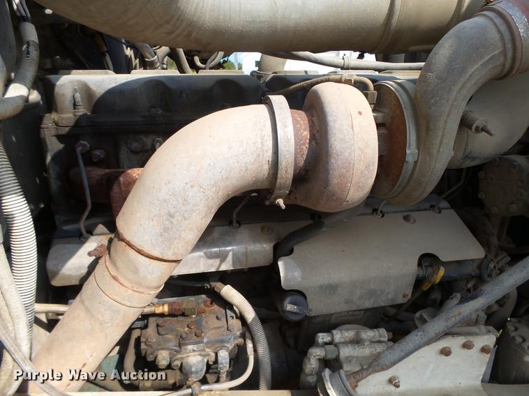 image for item K1482 2000 Mack RD688S truck cab and chassis