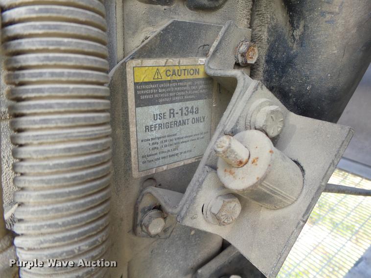 image for item K1482 2000 Mack RD688S truck cab and chassis