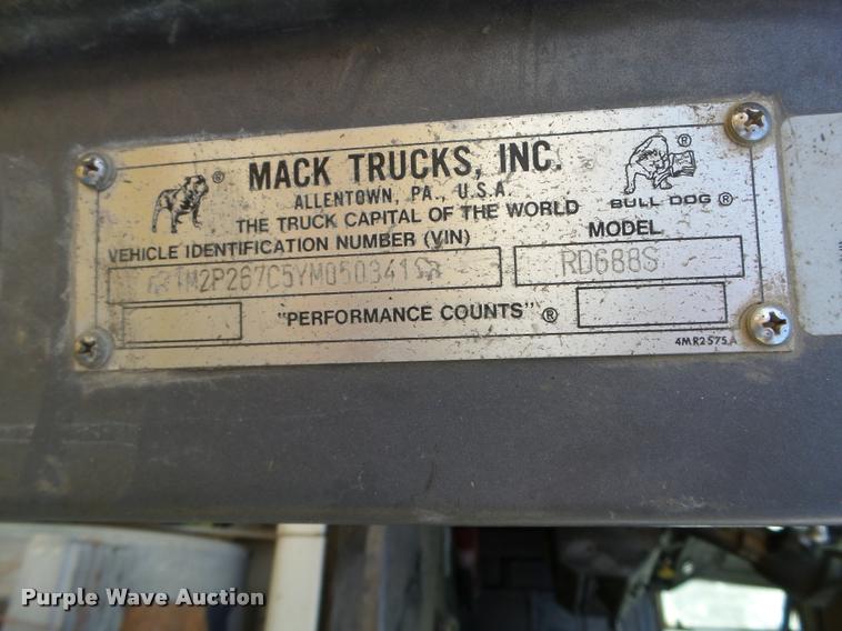 image for item K1482 2000 Mack RD688S truck cab and chassis