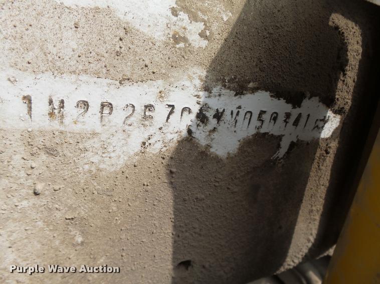 image for item K1482 2000 Mack RD688S truck cab and chassis