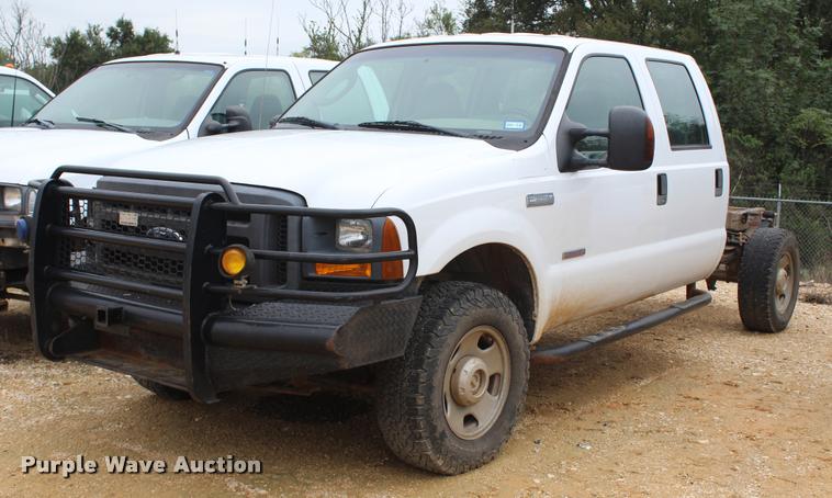 image for item K1947 2005 Ford F350 Super Duty XL Crew Cab pickup truck cab and chassis
