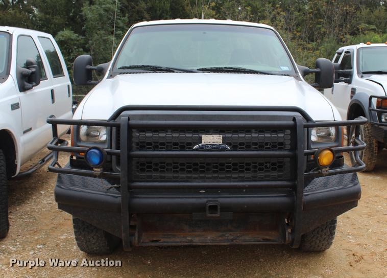 image for item K1947 2005 Ford F350 Super Duty XL Crew Cab pickup truck cab and chassis