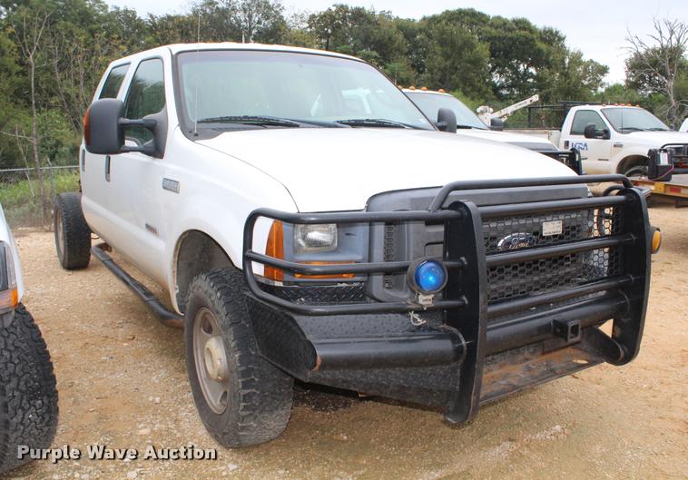 image for item K1947 2005 Ford F350 Super Duty XL Crew Cab pickup truck cab and chassis