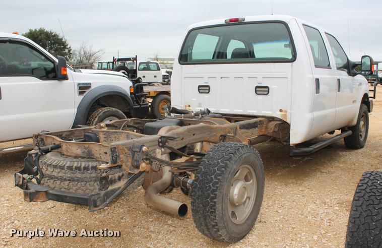 image for item K1947 2005 Ford F350 Super Duty XL Crew Cab pickup truck cab and chassis