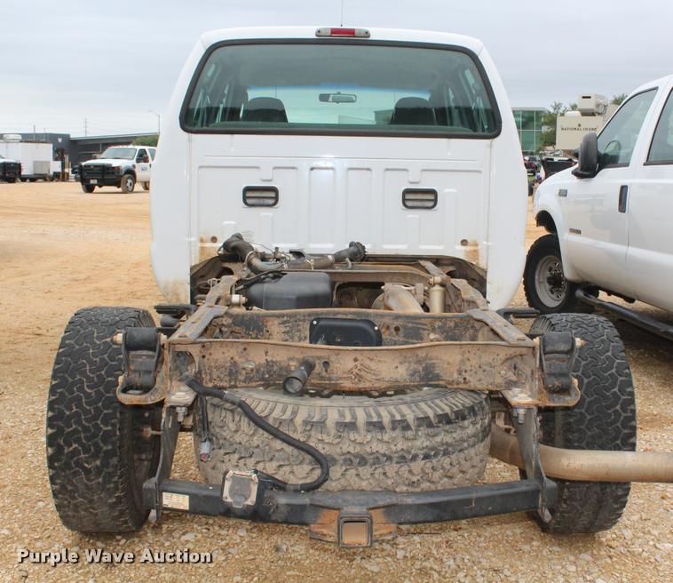 image for item K1947 2005 Ford F350 Super Duty XL Crew Cab pickup truck cab and chassis