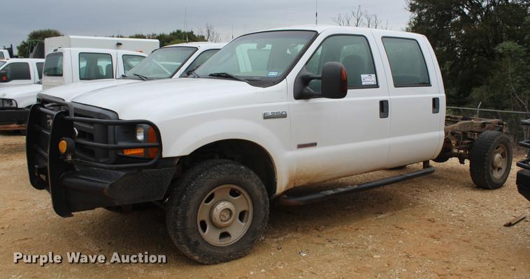 image for item K1947 2005 Ford F350 Super Duty XL Crew Cab pickup truck cab and chassis