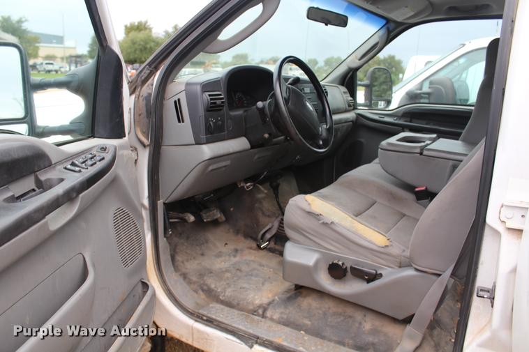 image for item K1947 2005 Ford F350 Super Duty XL Crew Cab pickup truck cab and chassis