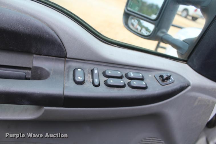 image for item K1947 2005 Ford F350 Super Duty XL Crew Cab pickup truck cab and chassis