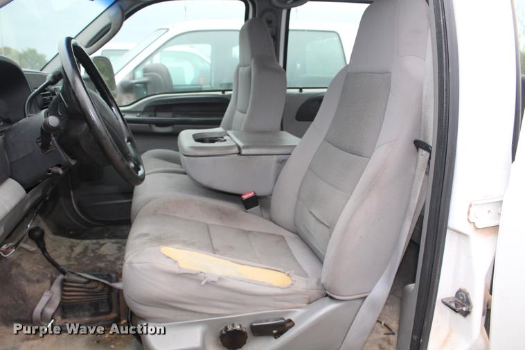 image for item K1947 2005 Ford F350 Super Duty XL Crew Cab pickup truck cab and chassis