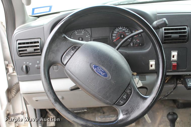 image for item K1947 2005 Ford F350 Super Duty XL Crew Cab pickup truck cab and chassis