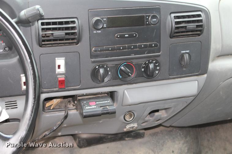 image for item K1947 2005 Ford F350 Super Duty XL Crew Cab pickup truck cab and chassis