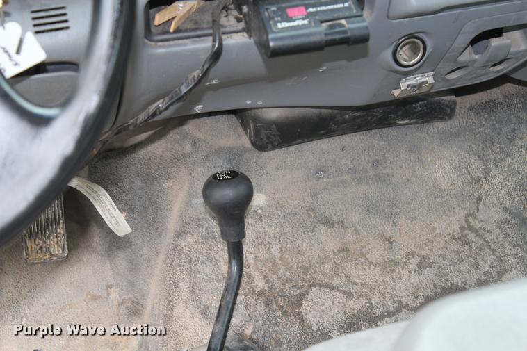 image for item K1947 2005 Ford F350 Super Duty XL Crew Cab pickup truck cab and chassis