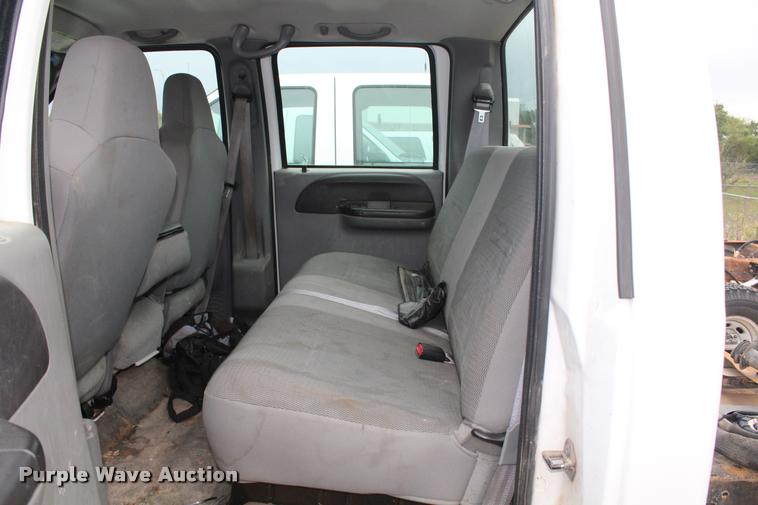 image for item K1947 2005 Ford F350 Super Duty XL Crew Cab pickup truck cab and chassis