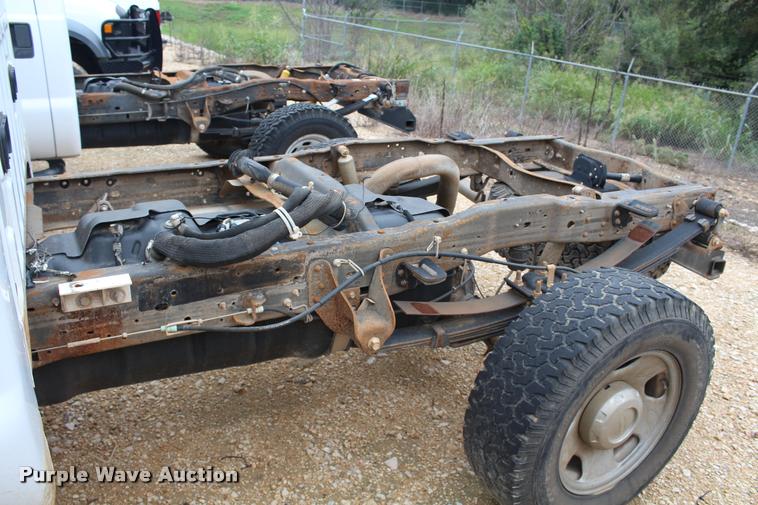 image for item K1947 2005 Ford F350 Super Duty XL Crew Cab pickup truck cab and chassis