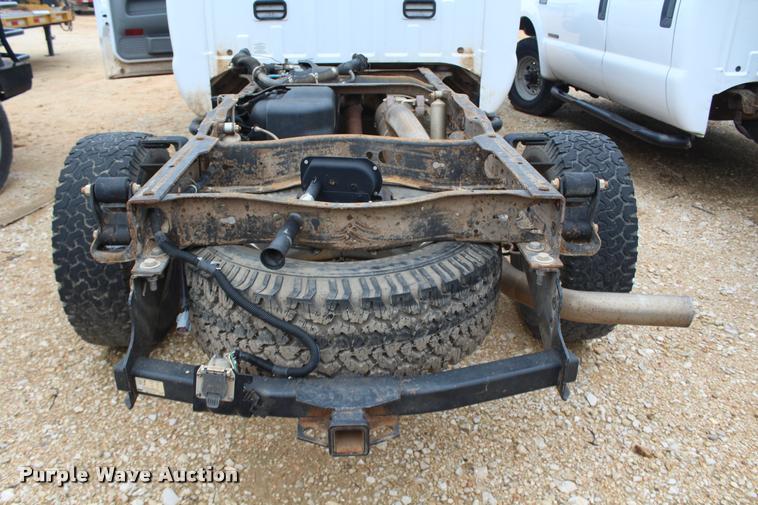 image for item K1947 2005 Ford F350 Super Duty XL Crew Cab pickup truck cab and chassis