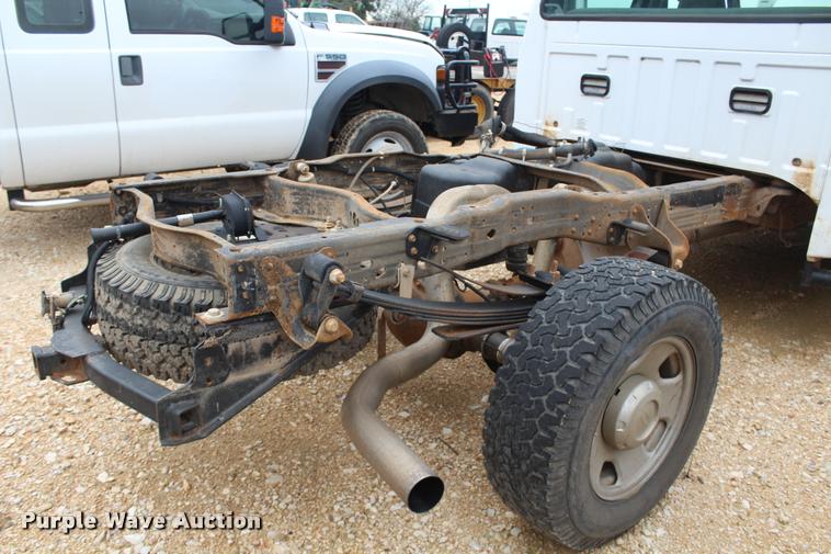 image for item K1947 2005 Ford F350 Super Duty XL Crew Cab pickup truck cab and chassis