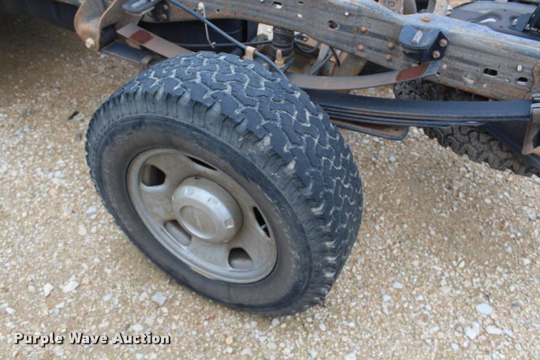 image for item K1947 2005 Ford F350 Super Duty XL Crew Cab pickup truck cab and chassis