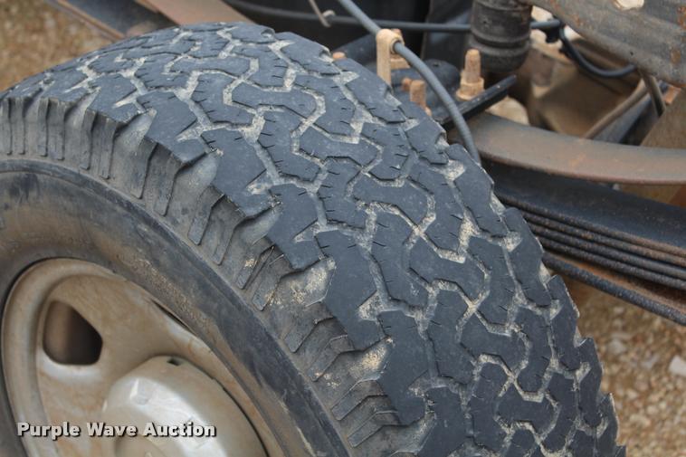 image for item K1947 2005 Ford F350 Super Duty XL Crew Cab pickup truck cab and chassis