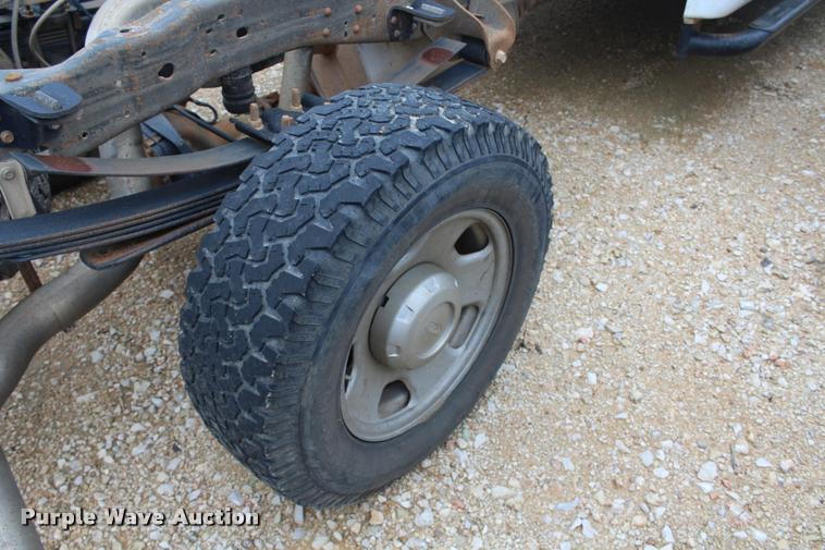 image for item K1947 2005 Ford F350 Super Duty XL Crew Cab pickup truck cab and chassis