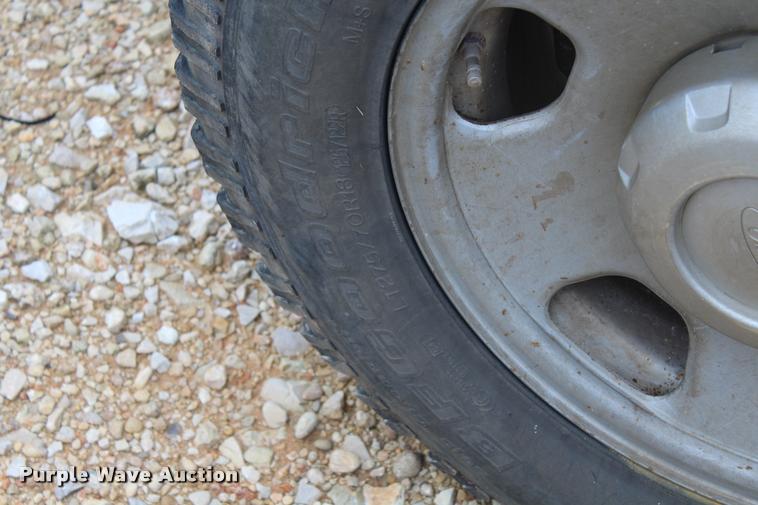 image for item K1947 2005 Ford F350 Super Duty XL Crew Cab pickup truck cab and chassis