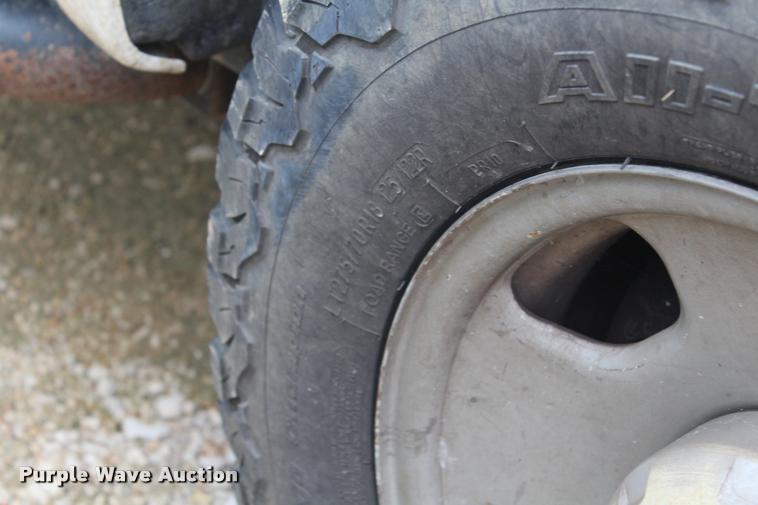 image for item K1947 2005 Ford F350 Super Duty XL Crew Cab pickup truck cab and chassis