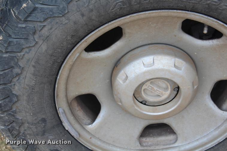 image for item K1947 2005 Ford F350 Super Duty XL Crew Cab pickup truck cab and chassis