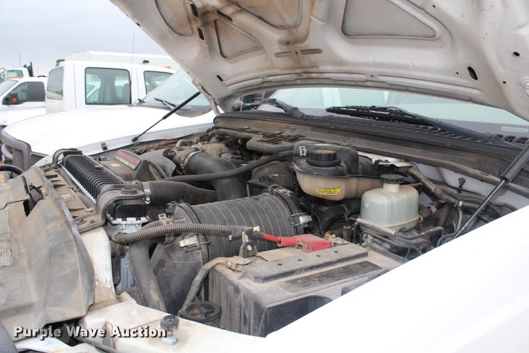 image for item K1947 2005 Ford F350 Super Duty XL Crew Cab pickup truck cab and chassis