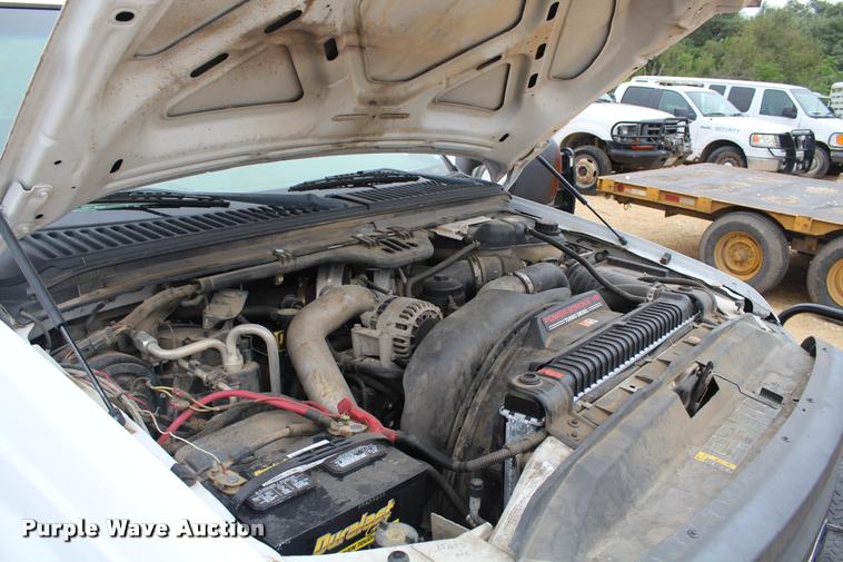 image for item K1947 2005 Ford F350 Super Duty XL Crew Cab pickup truck cab and chassis