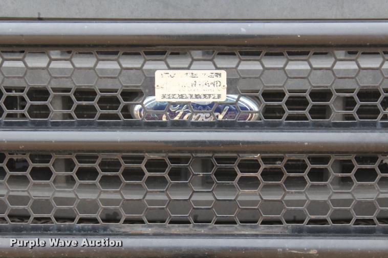 image for item K1947 2005 Ford F350 Super Duty XL Crew Cab pickup truck cab and chassis