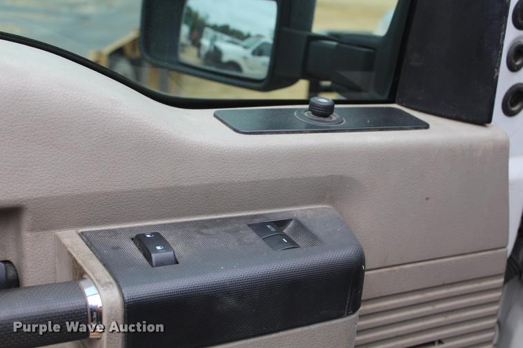 image for item K1948 2010 Ford F550 Super Duty XL SuperCab truck cab and chassis