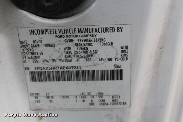 image for item K1948 2010 Ford F550 Super Duty XL SuperCab truck cab and chassis