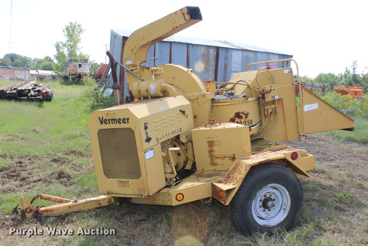 image for item K1959 Vermeer 1250 wood chipper