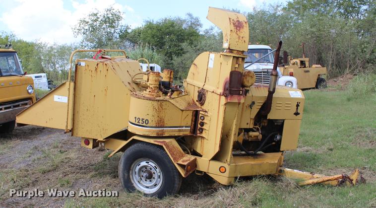 image for item K1959 Vermeer 1250 wood chipper