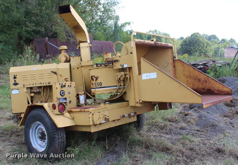 image for item K1959 Vermeer 1250 wood chipper