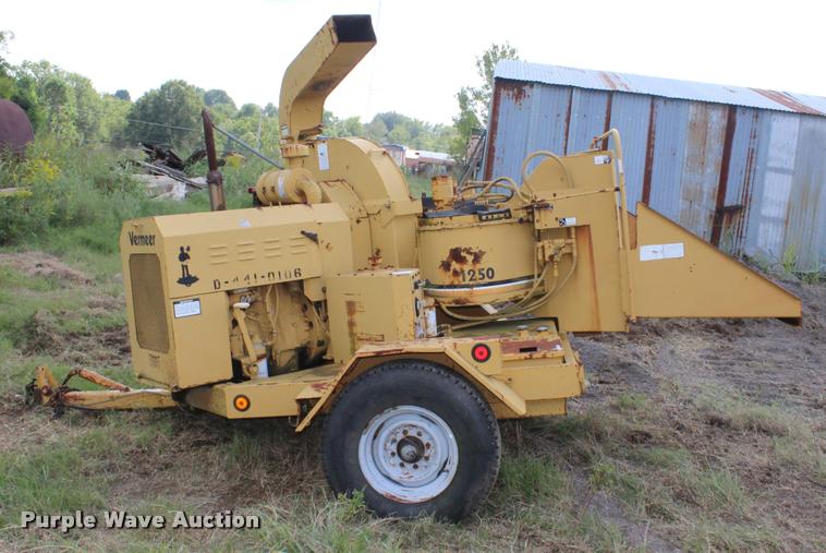 image for item K1959 Vermeer 1250 wood chipper